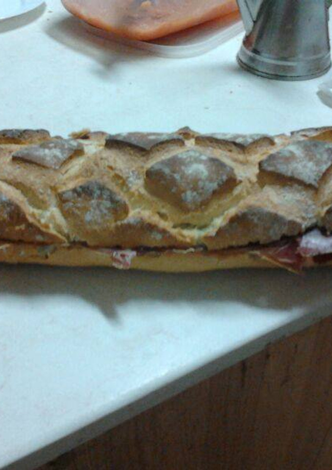 Una foto de Bocata de jamón XXL