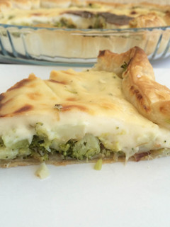 Foto principal de Tarta de brócoli y salsa blanca