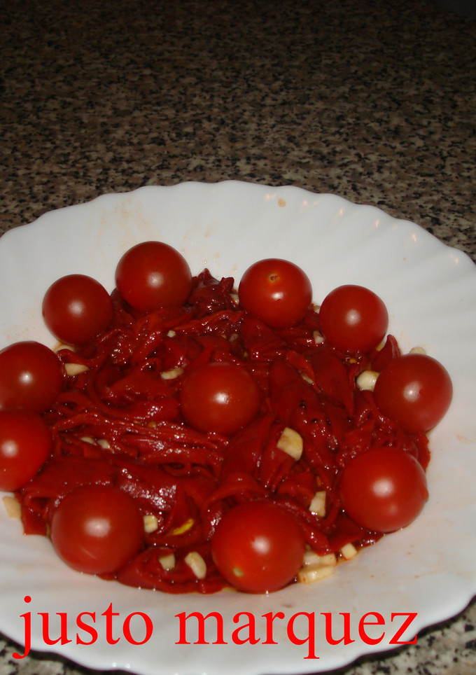 Una foto de Ensalada de pimientos rojos