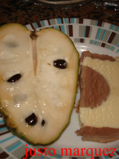 Una foto de Chirimoya con helado
