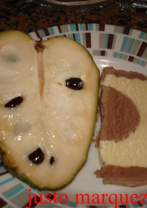 Una foto de Chirimoya con helado