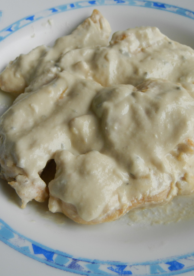 Una foto de Pechugas de pollo con salsa de gorgonzola