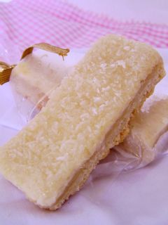 Una foto de Barritas de coco y chocolate