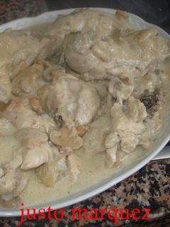 Una foto de Pollo con nata