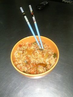 Una foto de Arroz con salsa vegano