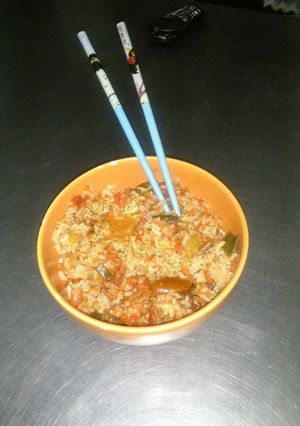 Una foto de Arroz con salsa vegano