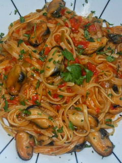Una foto de Pasta con mejillones