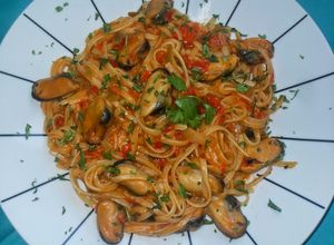 Una foto de Pasta con mejillones
