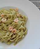 Tagliatelli con gambas y toque picante