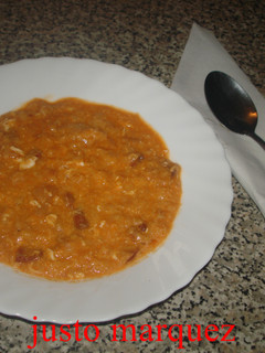 Una foto de Sopa de ajos con jamón