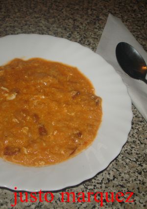 Una foto de Sopa de ajos con jamón