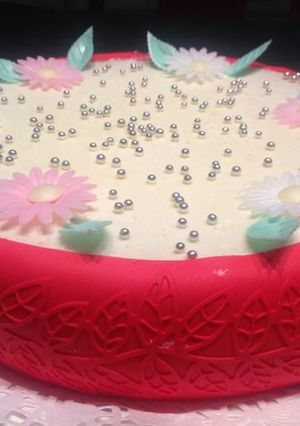 Una foto de Tarta con buttercream y fondant