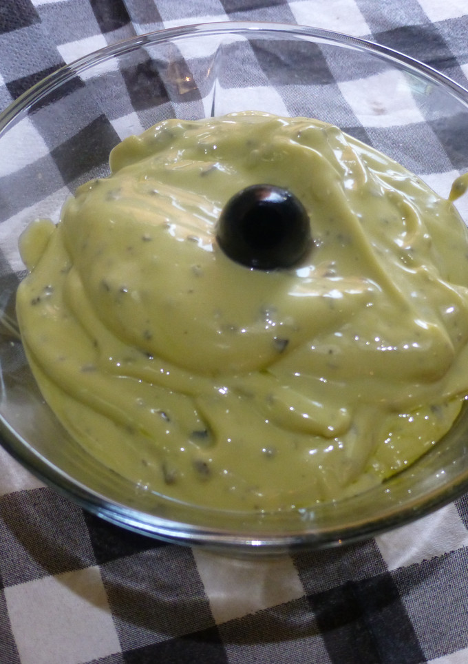 Una foto de Mayonesa con sabor a aceitunas negras