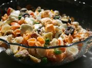 Una foto de ensalada de pasta fria