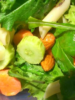 Una foto de Ensalada rápida con frutos secos