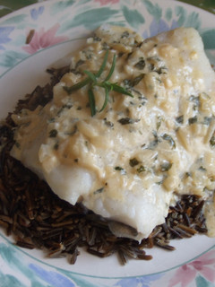Una foto de Bacalao con salsa de perejil