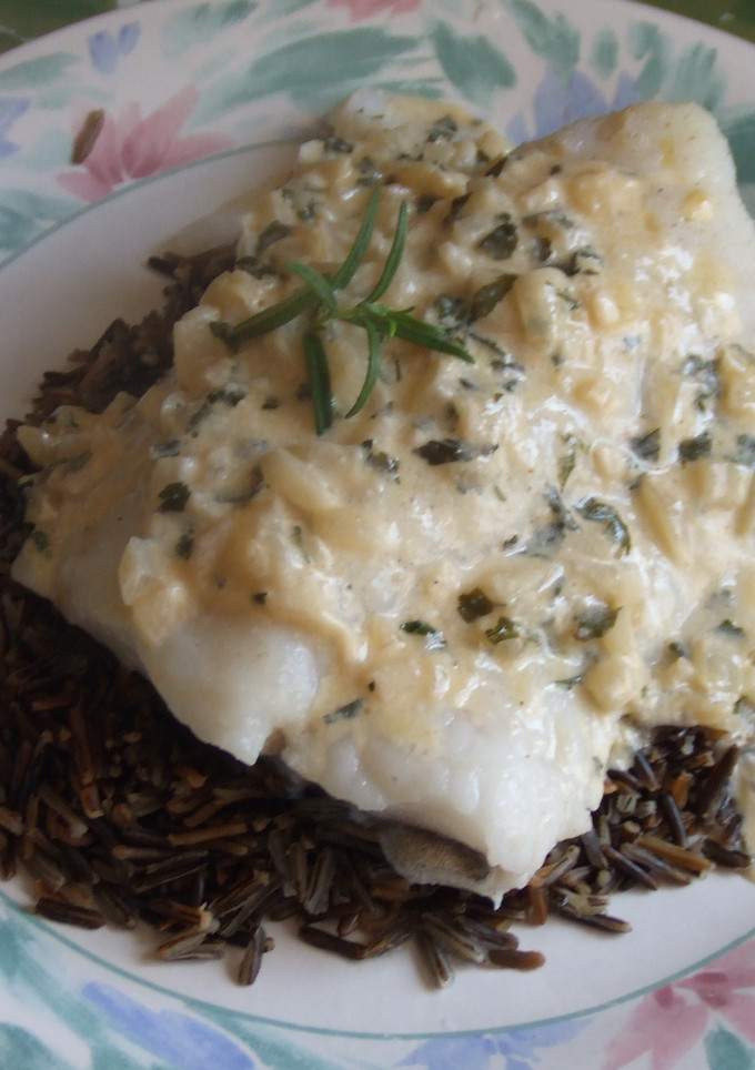 Una foto de Bacalao con salsa de perejil