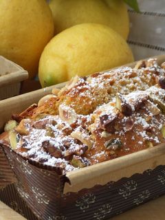 Una foto de Plum cake de limón con frutos secos