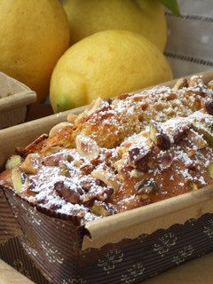 Una foto de Plum cake de limón con frutos secos