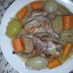 Una foto de Codornices guisadas con verduras