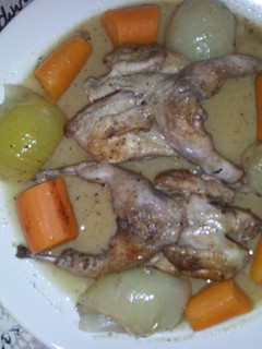 Una foto de Codornices guisadas con verduras