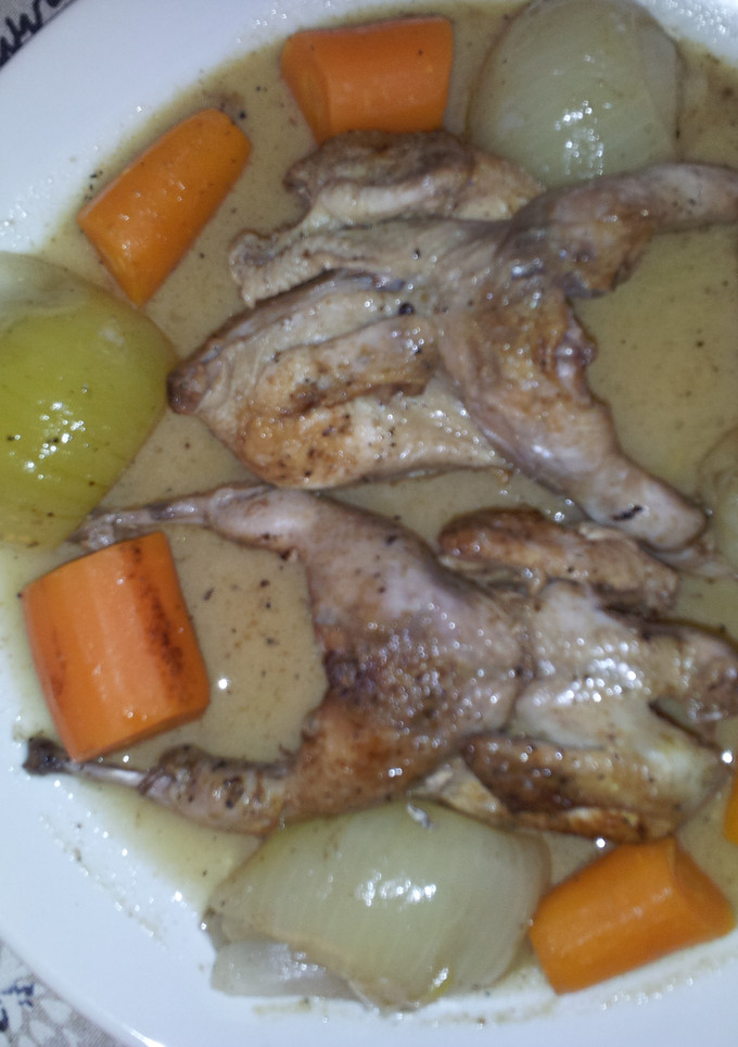 Una foto de Codornices guisadas con verduras