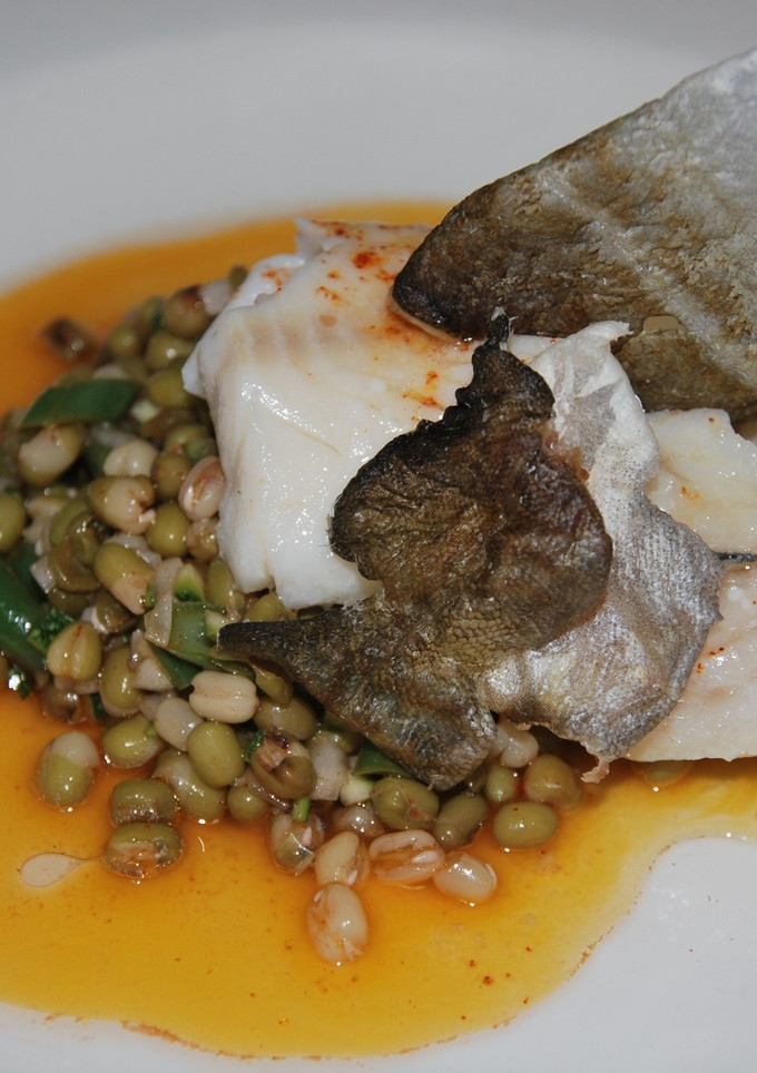 Una foto de Bacalao confitado con vinagreta de soja