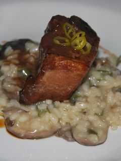 Una foto de Costilleja de cerdo estofada con risotto de setas