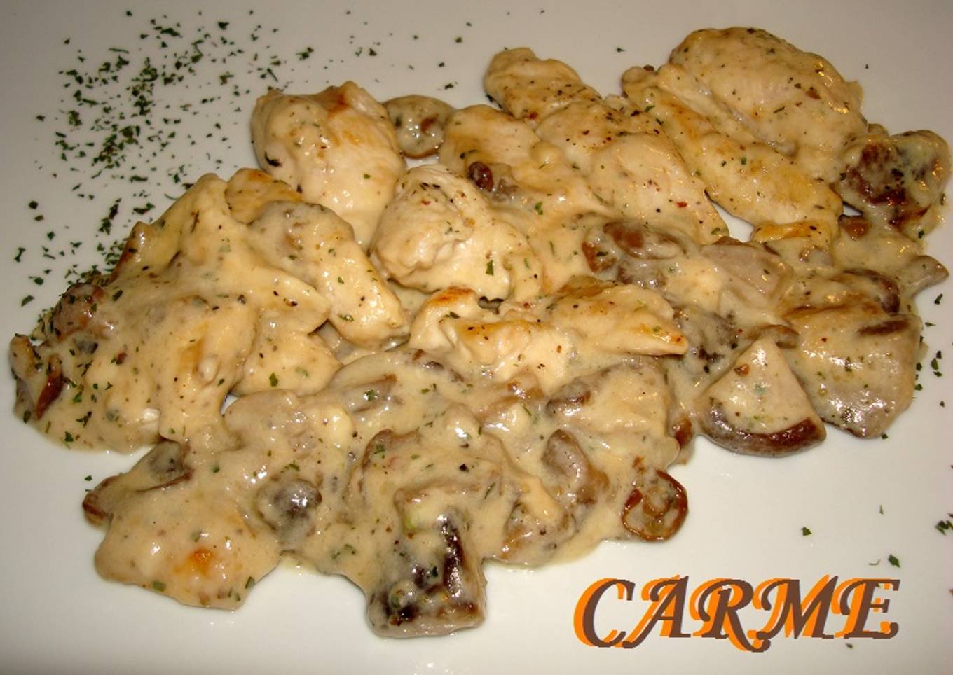 Pollo con setas en salsa bechamel<br />