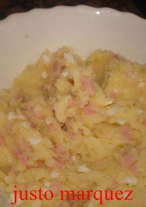 Una foto de Puré de patatas con nata y jamón