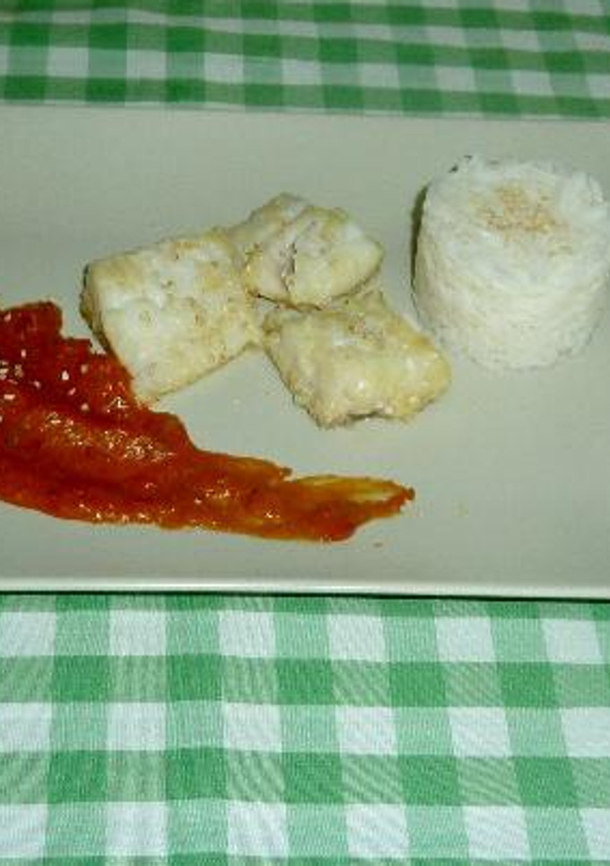 Una foto de Bacalao con salsa de tomate al romesco y arroz basmati