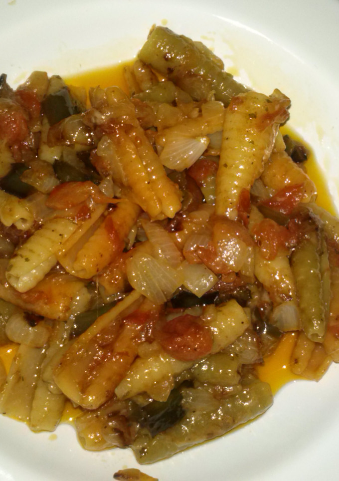 Una foto de Caracolas con sofrito y queso