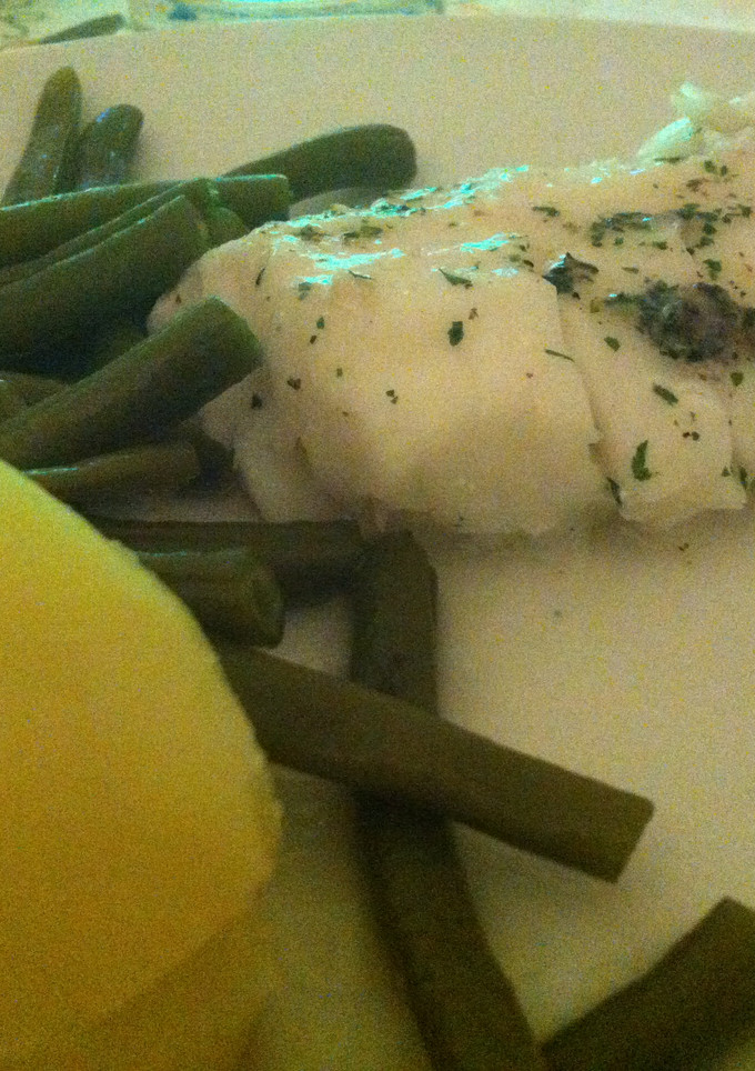 Una foto de Merluza con verduras