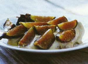 Una foto de Figo com iogurte grego e granola
