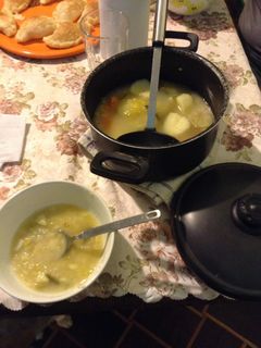 Una foto de Sopa de verduras con arroz integral yamani