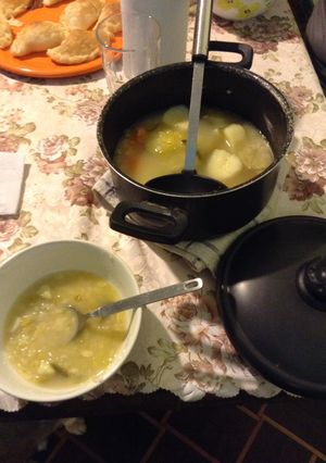 Una foto de Sopa de verduras con arroz integral yamani