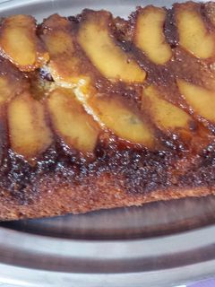 Una foto de Plum cake de caramelo y manzanas