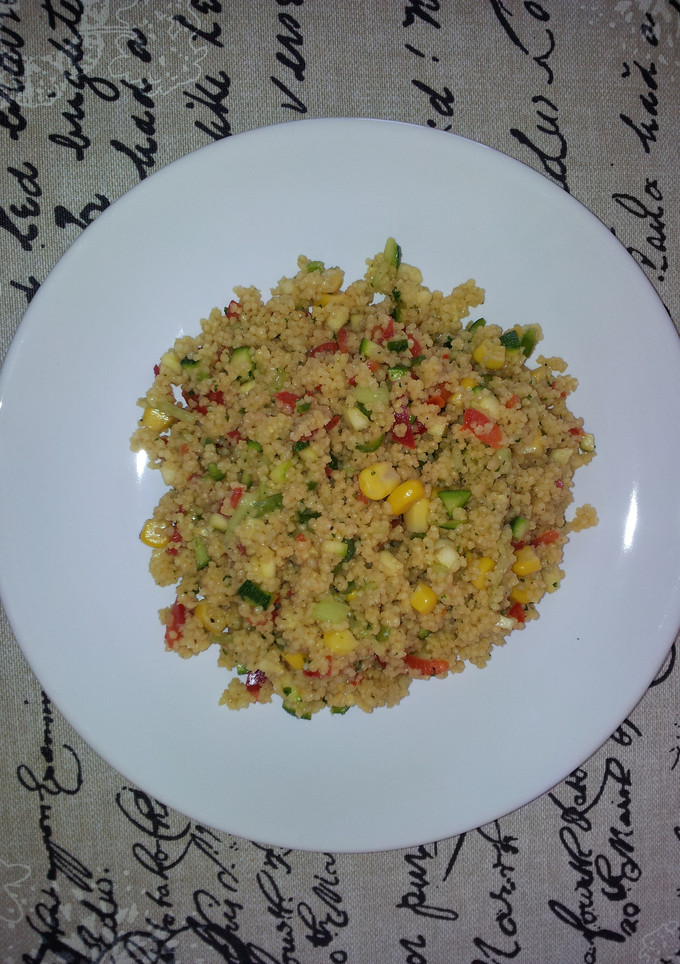 Una foto de Ensalada de cous-cous con vegetales