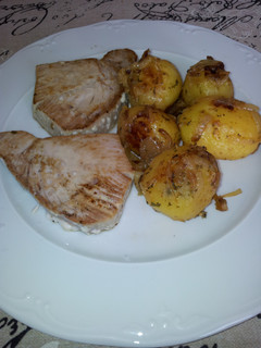 Una foto de Patatas salteadas con cebolla, vino y perejil