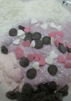 Una foto de Postre de yogurt con coco y pepitas de chocolate