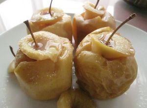 Foto principal de Manzanas al vino tinto con azúcar avainillado