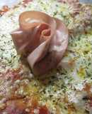 Pizza con mortadela italiana