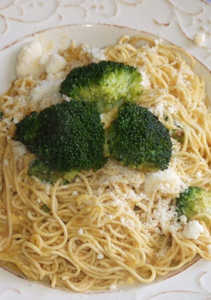 Una foto de Fideos chinos con huevo y verdura