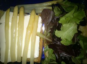 Una foto de Bocadillo de queso fresco y espárragos para diabéticos