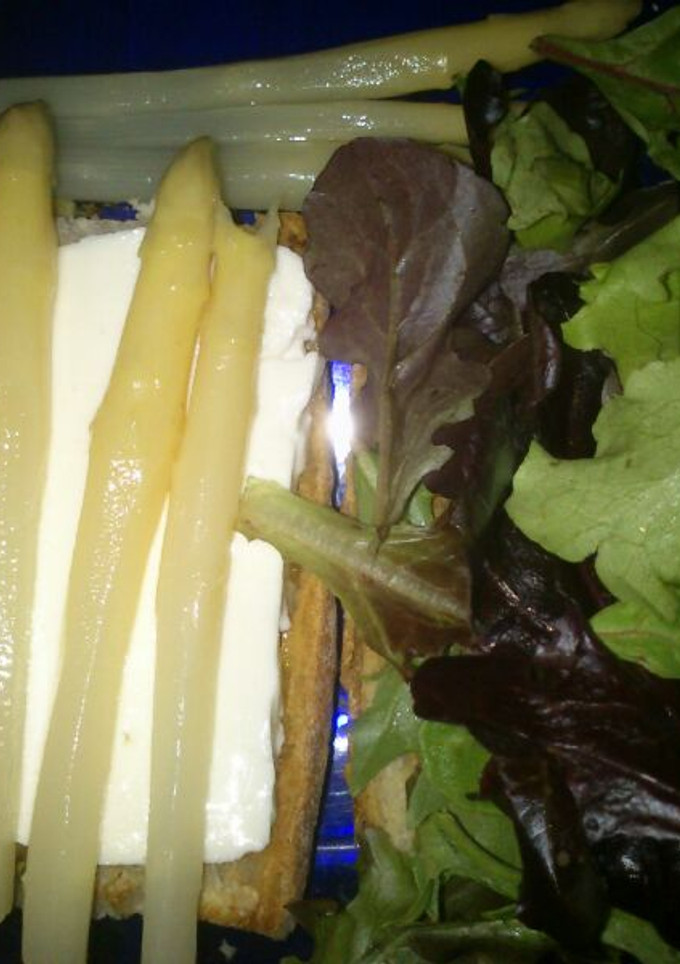Una foto de Bocadillo de queso fresco y espárragos para diabéticos