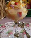 Macedonia de frutas frescas con salsa de chocolate blanco