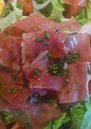 Una foto de Ensalada "casi" Cobb