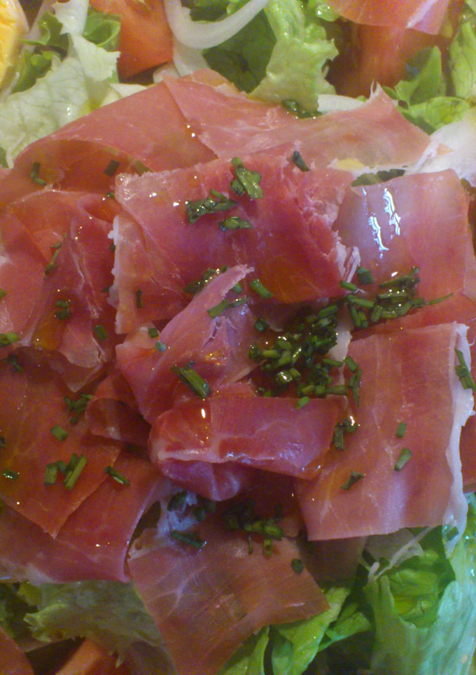 Una foto de Ensalada "casi" Cobb