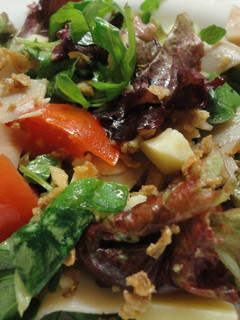 Una foto de Ensalada antiox con queso de Mahón