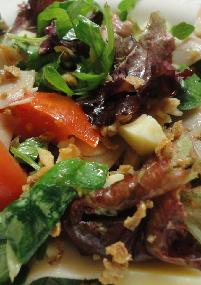 Una foto de Ensalada antiox con queso de Mahón